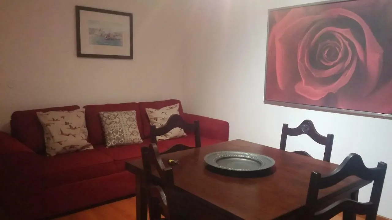 Encarnacao Metro 1/2 Apartment Lisbon