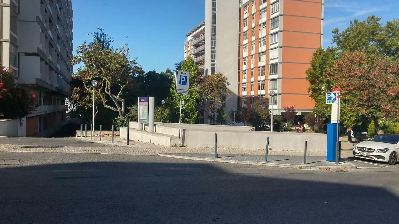 Encarnacao Metro 1/2 Apartment Lisbon