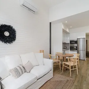 Apartment Casa Boma - Design With Private Vegetal Terrace - Lapa Vii, Lisbon